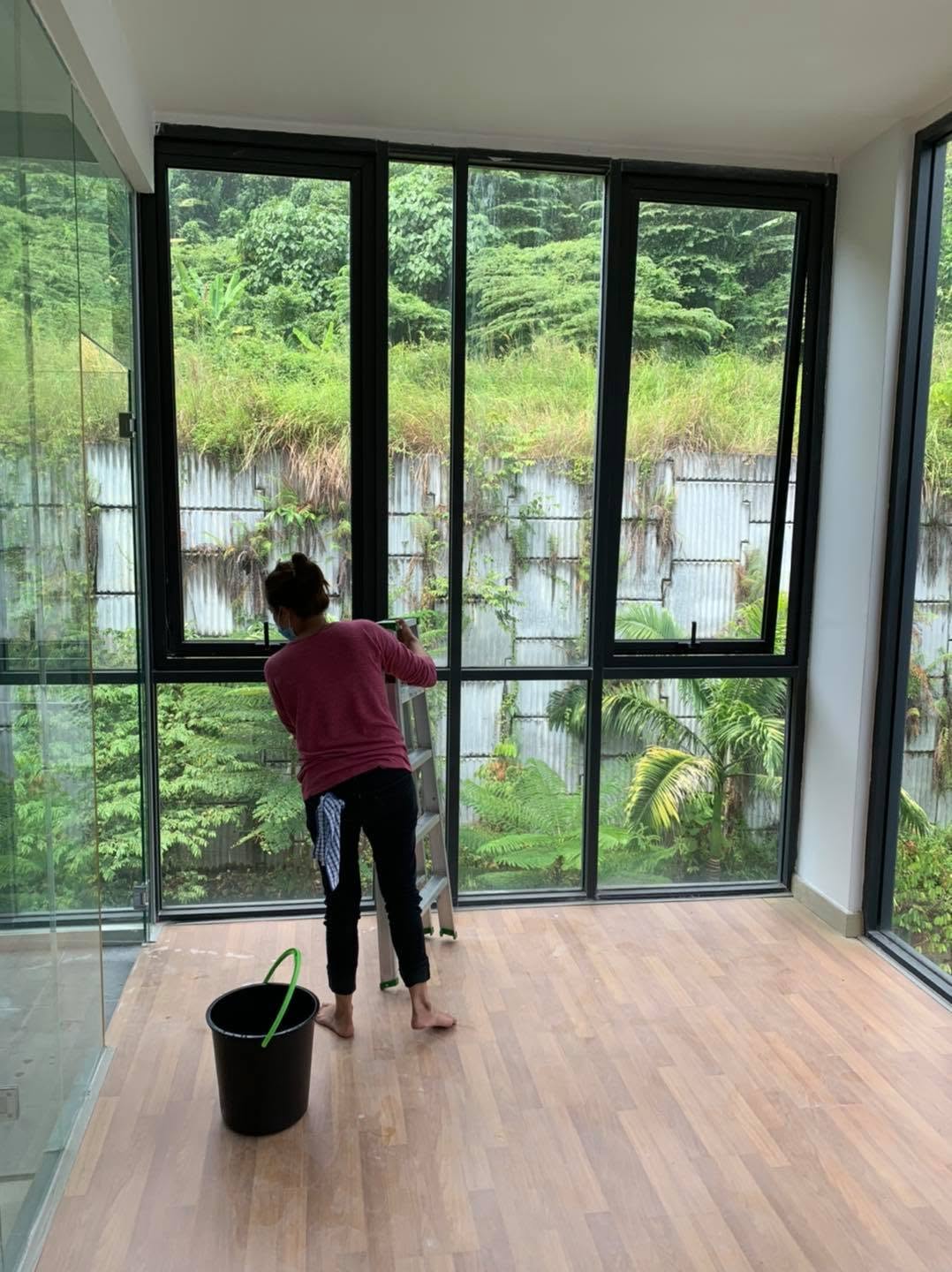 Big Family Cleaning cleaner at work in a customer's home